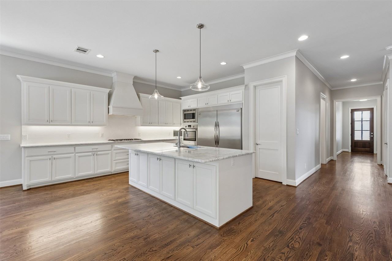 6030 Vickery Blvd - Photo 4 of 34