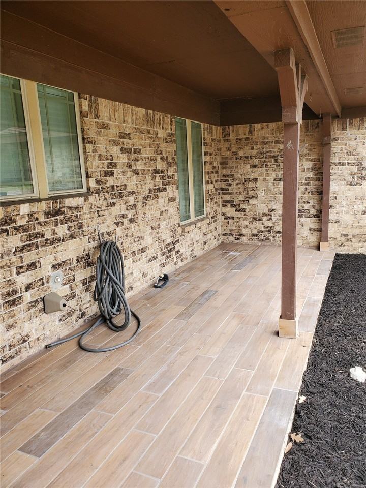 5901 Crestwood Cir W - Photo 3 of 18