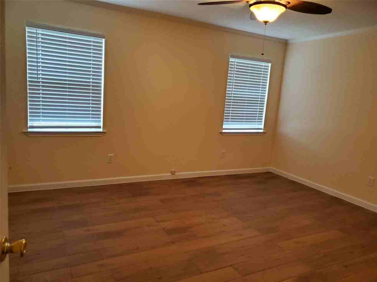 5901 Crestwood Cir W - Photo 5 of 18