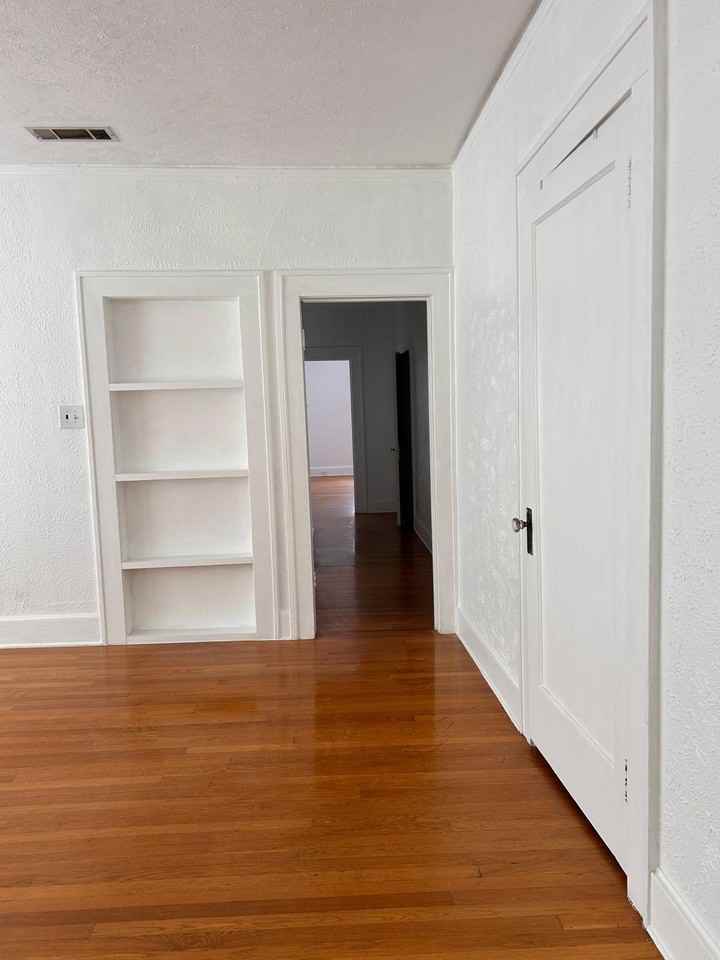 5800 Prospect Ave #4 - Photo 7 of 14