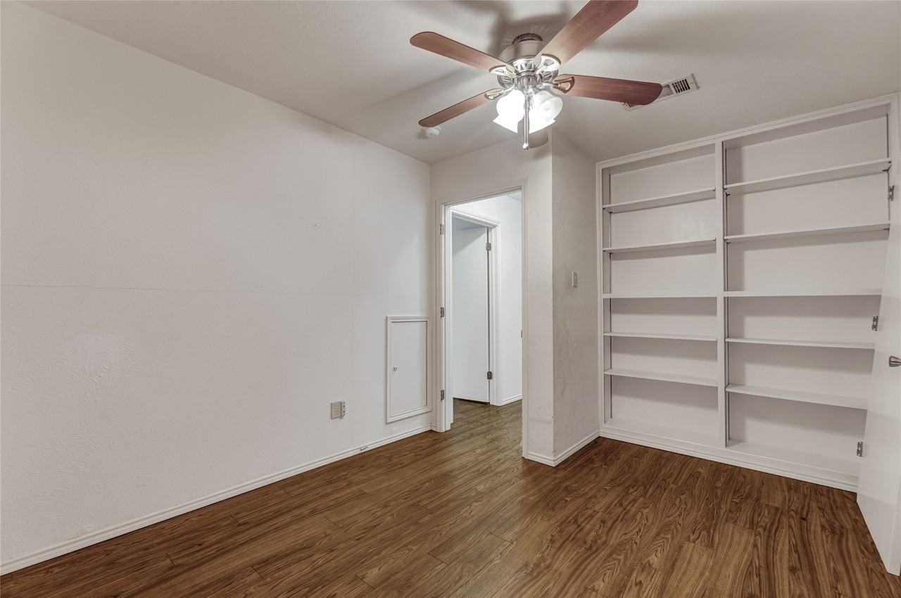 2802 Shady Grove Dr - Photo 3 of 7
