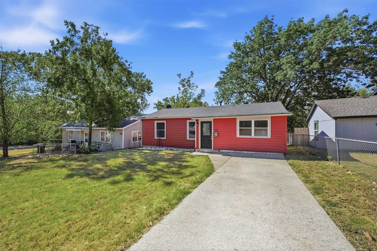 1006 W Texas St - Photo 2 of 23