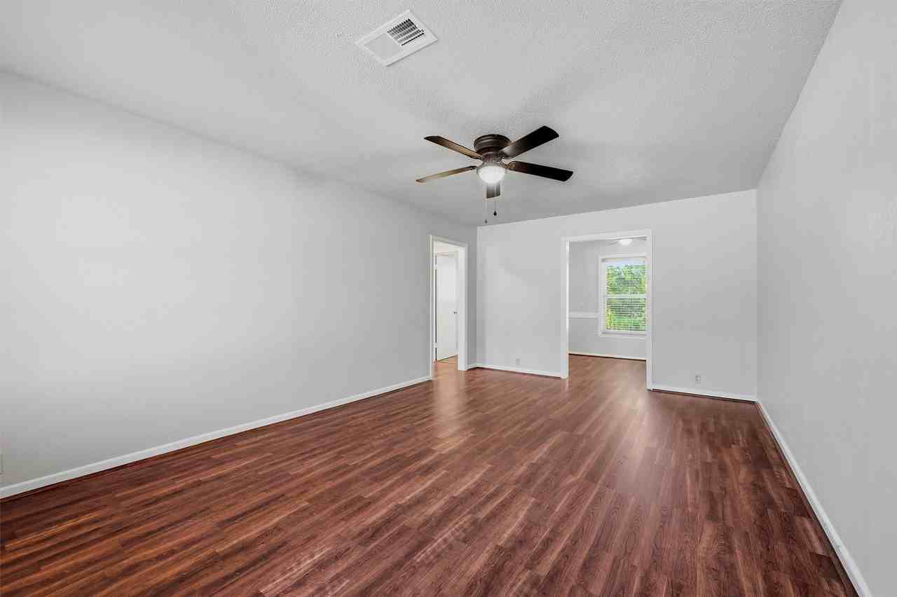 1006 W Texas St - Photo 5 of 23