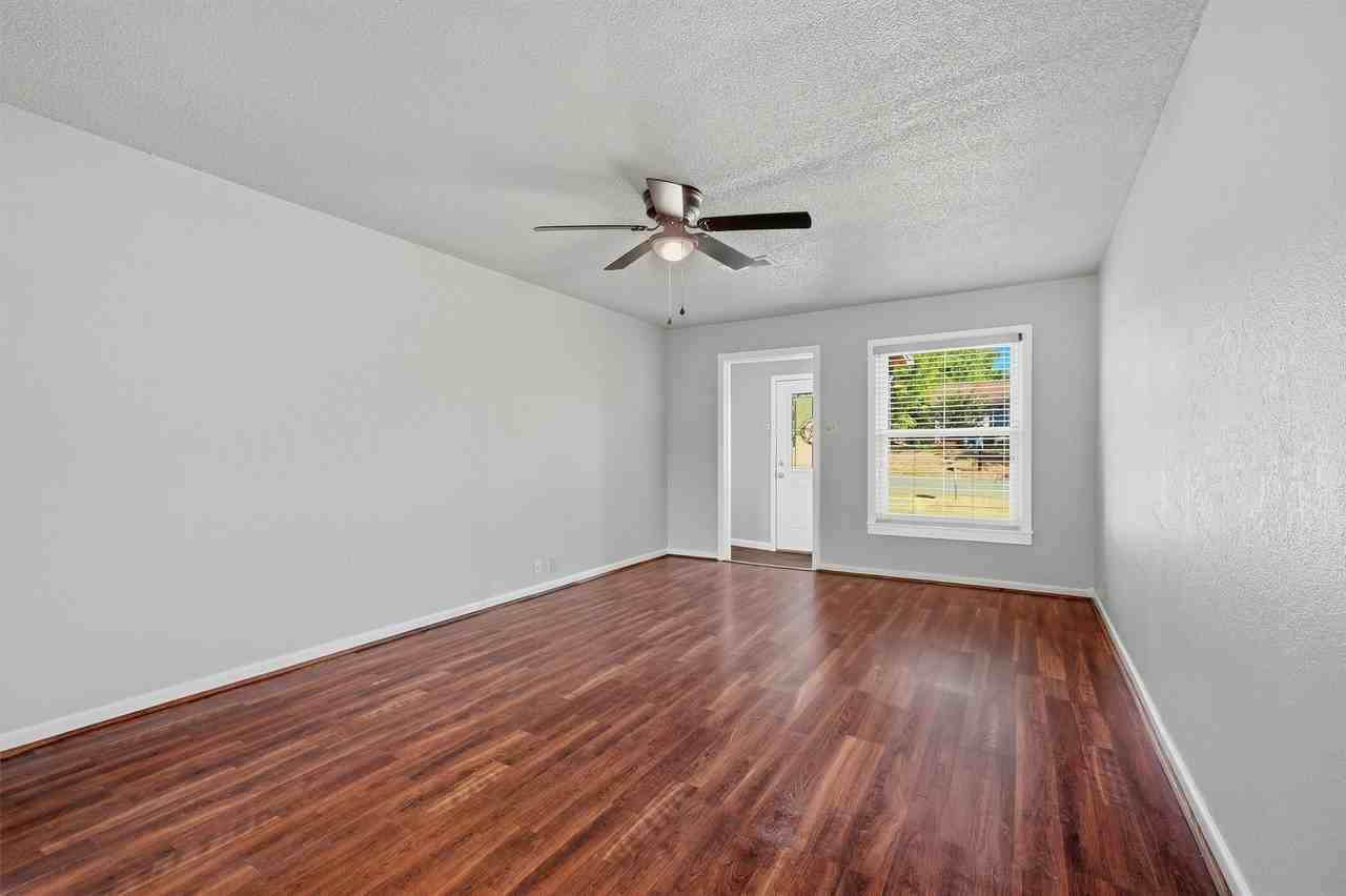 1006 W Texas St - Photo 6 of 23
