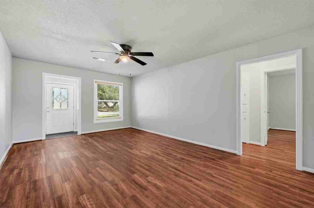 1006 W Texas St - Photo 7 of 23
