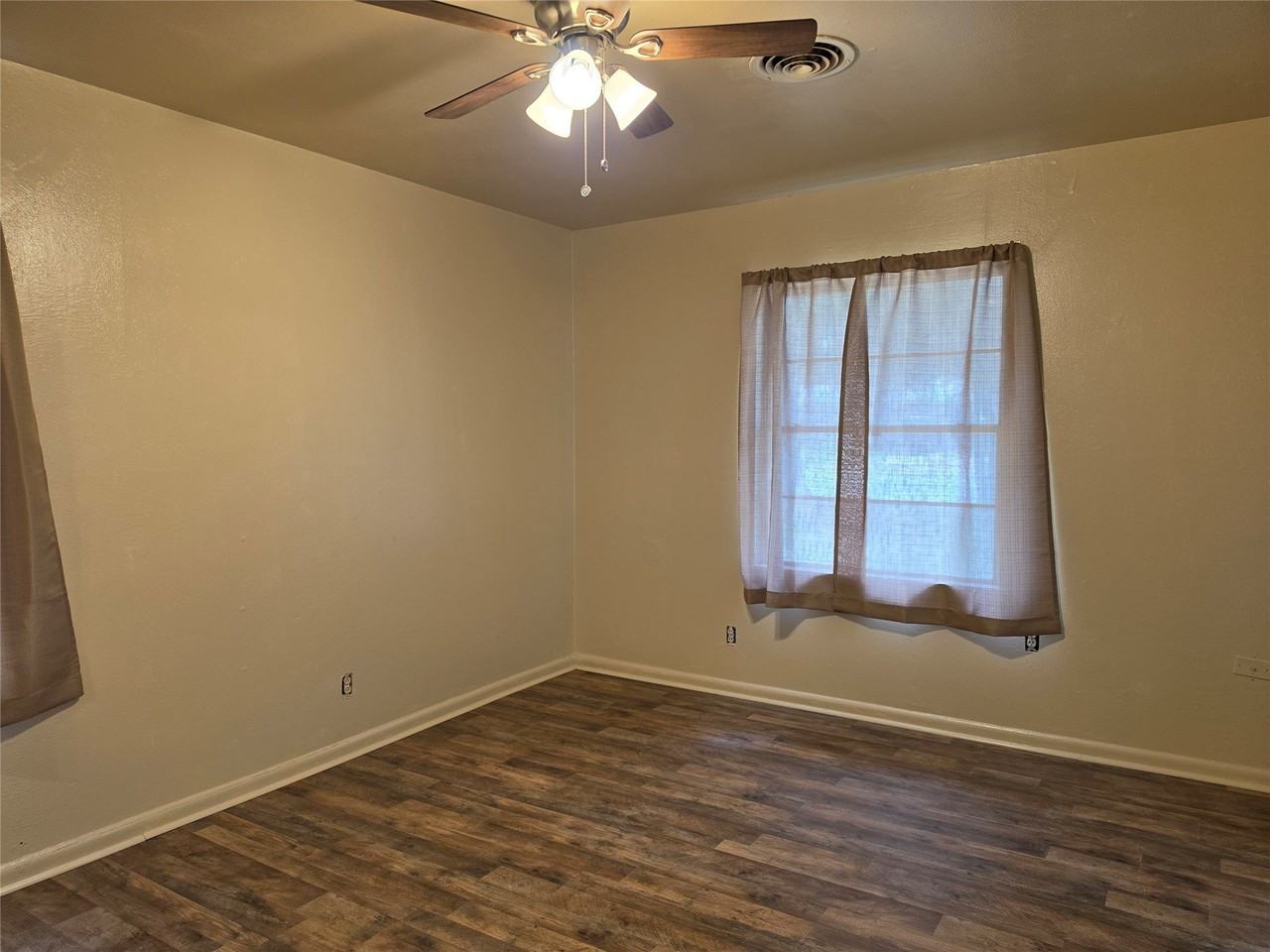 1685 N Willis St - Photo 7 of 13