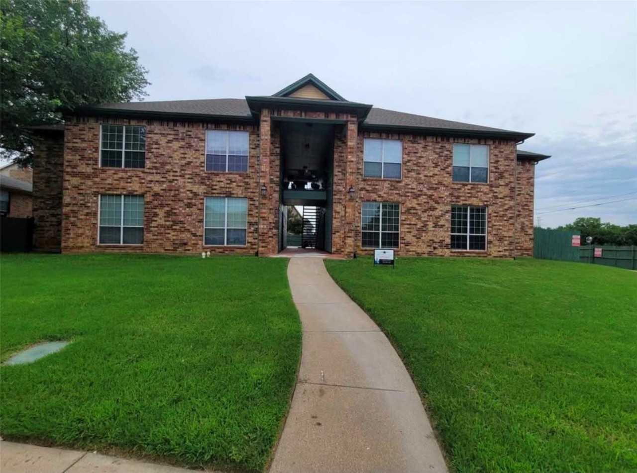 813 Betty Ct #B - Photo 2 of 12