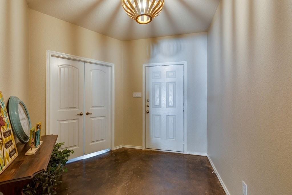5041 Holliday Dr - Photo 5 of 30