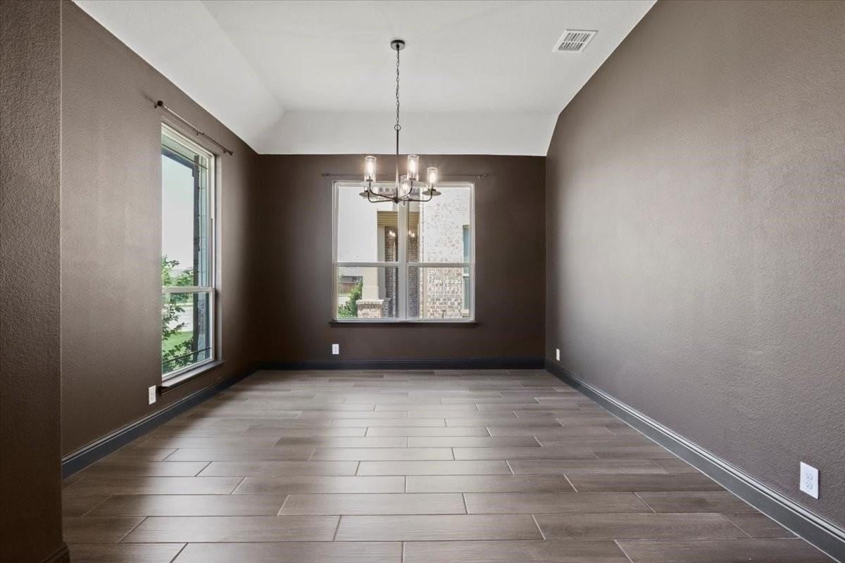 3005 Knoxbridge Rd - Photo 4 of 26