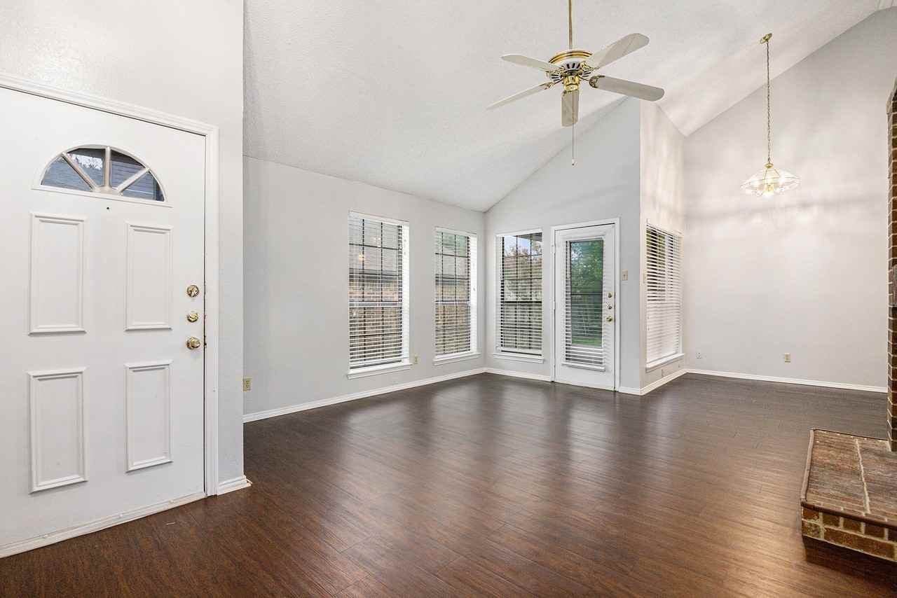 10627 Tall Oak Dr - Photo 3 of 16