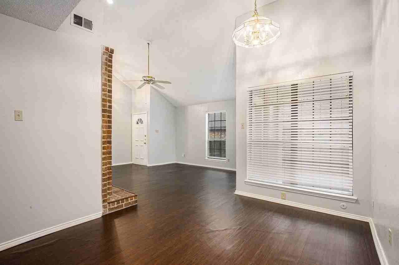 10627 Tall Oak Dr - Photo 4 of 16