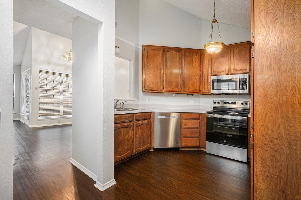 10627 Tall Oak Dr - Photo 5 of 16