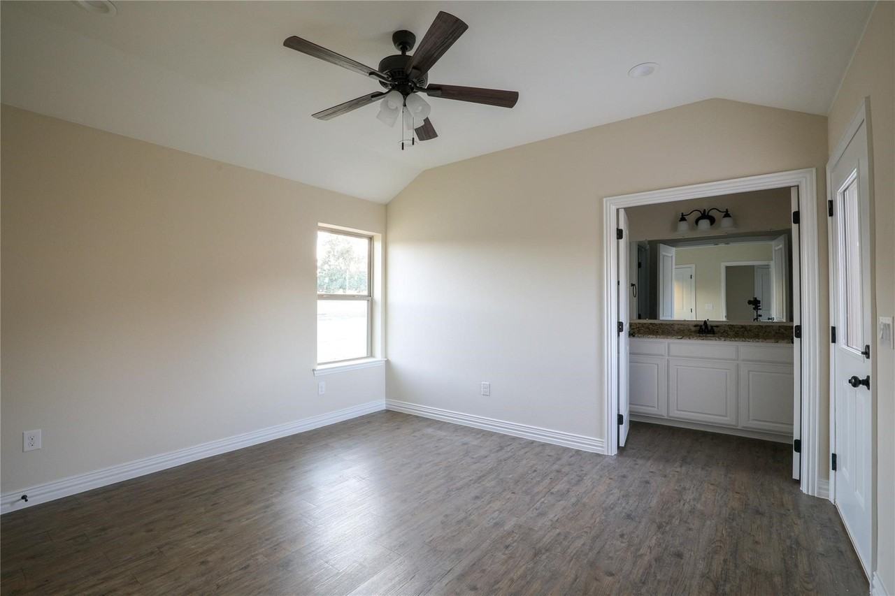 901 N Barrett Ave - Photo 6 of 15