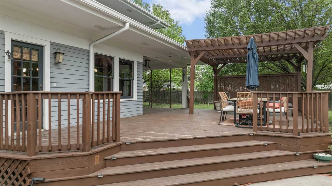 706 S Main St - Photo 6 of 40
