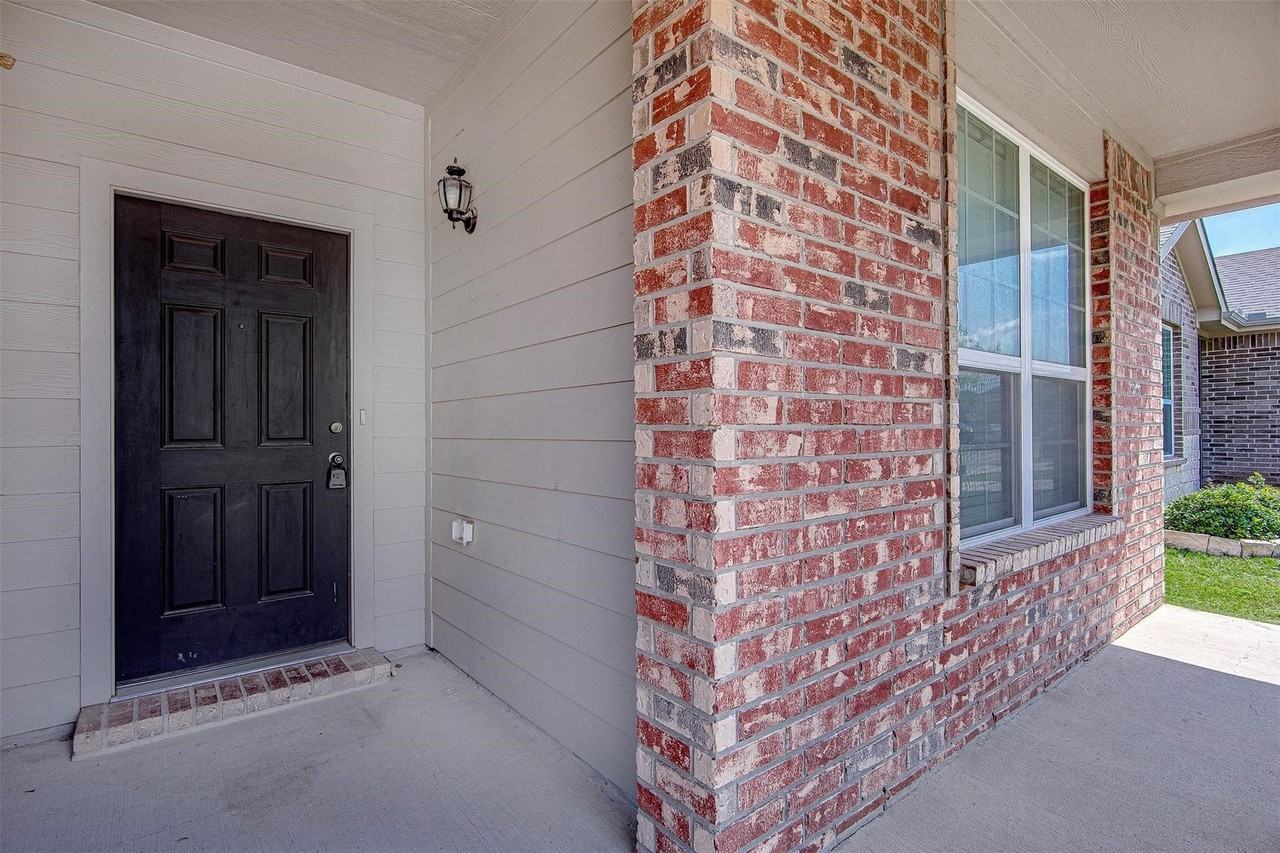 1521 Birds Eye Rd - Photo 4 of 31