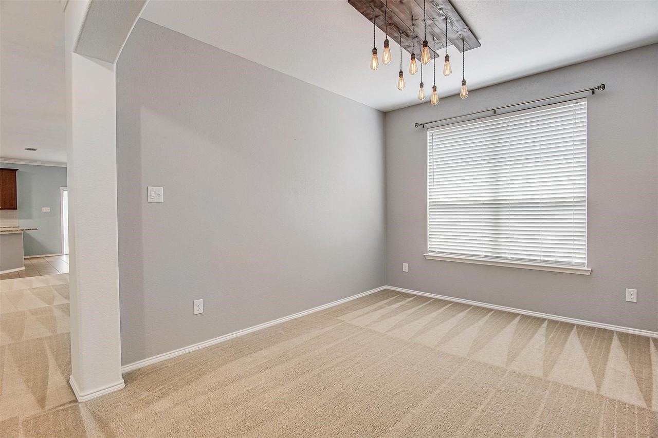 1521 Birds Eye Rd - Photo 5 of 31