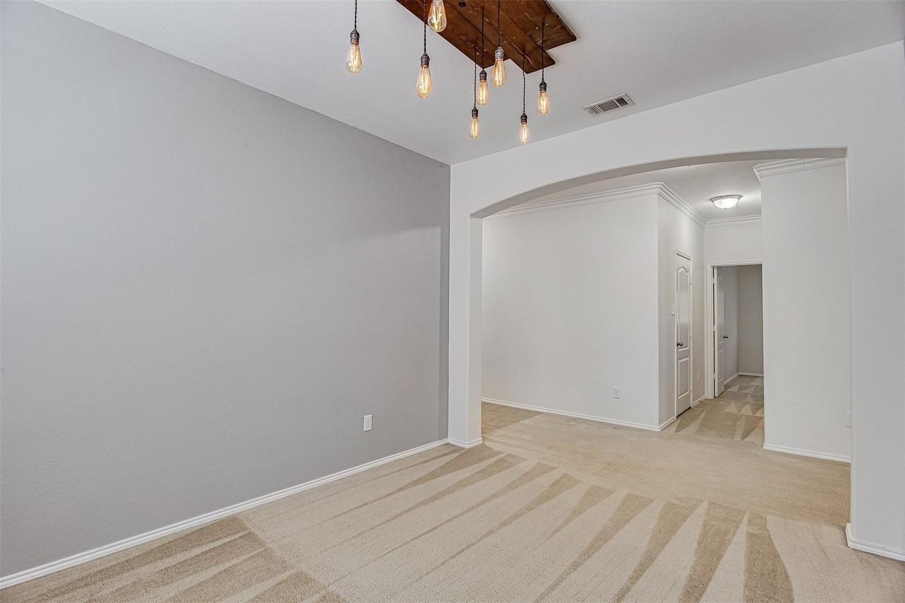 1521 Birds Eye Rd - Photo 6 of 31