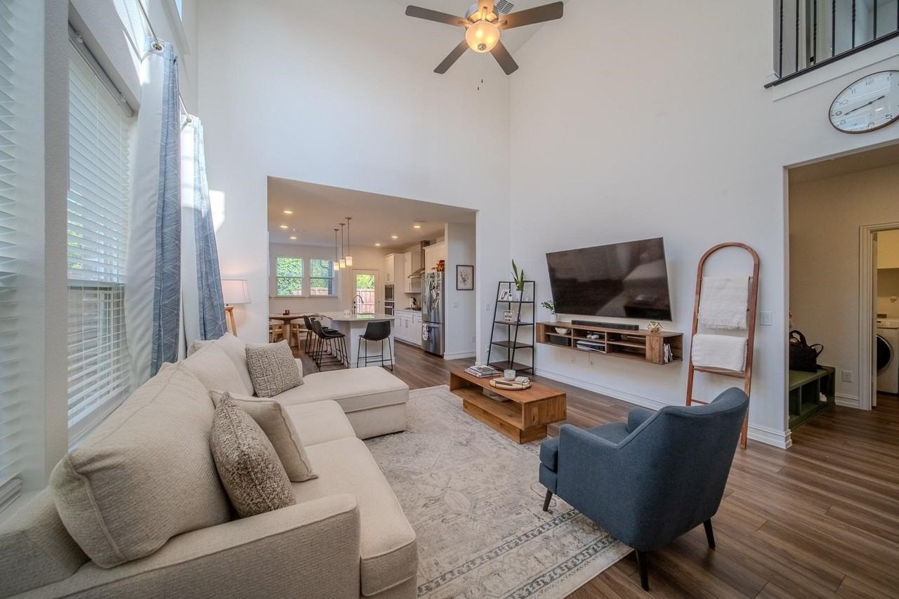 4629 Golden Gate Way - Photo 4 of 19