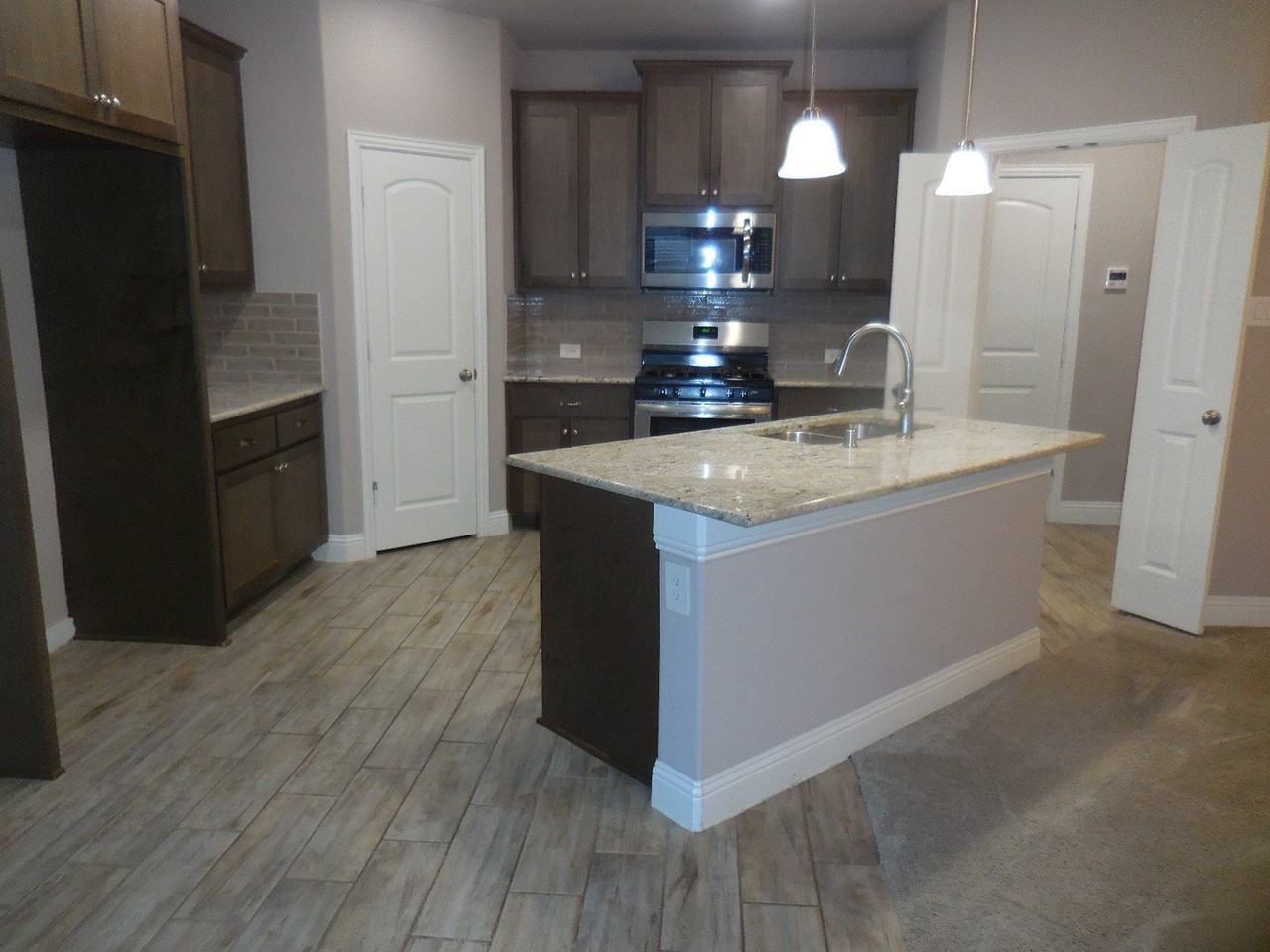 7840 Ashwood Dr - Photo 5 of 17
