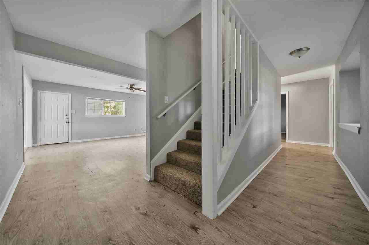 10071 Woodhollow Dr - Photo 3 of 23