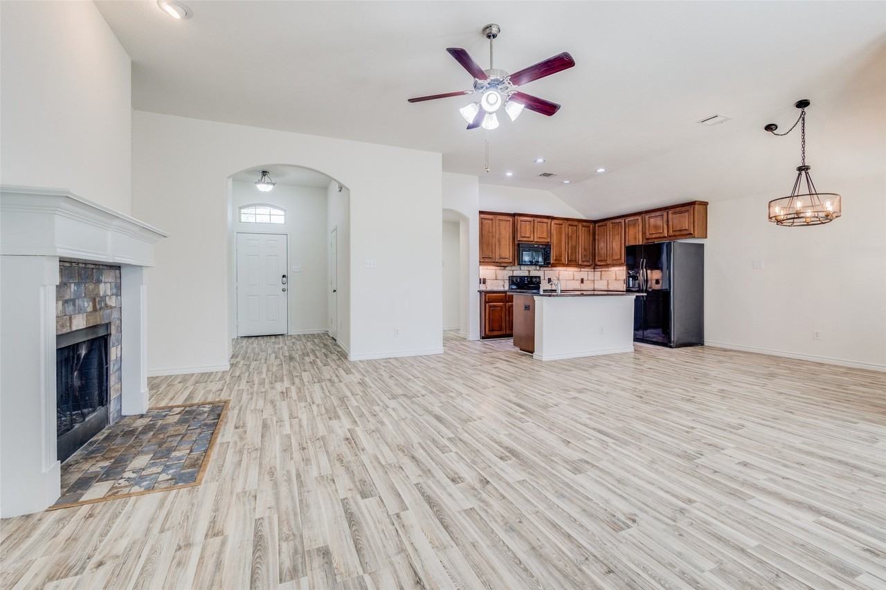 905 Meadowedge Ln - Photo 6 of 25