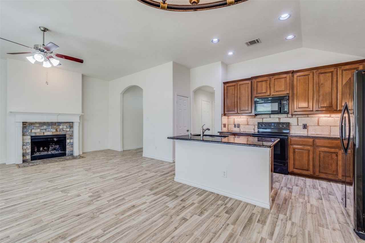 905 Meadowedge Ln - Photo 7 of 25