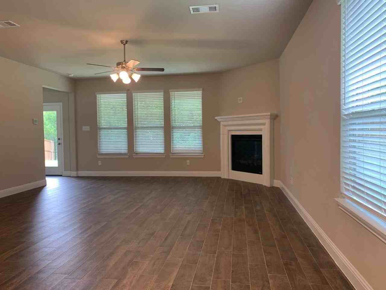 1512 Elizabeth St - Photo 3 of 35