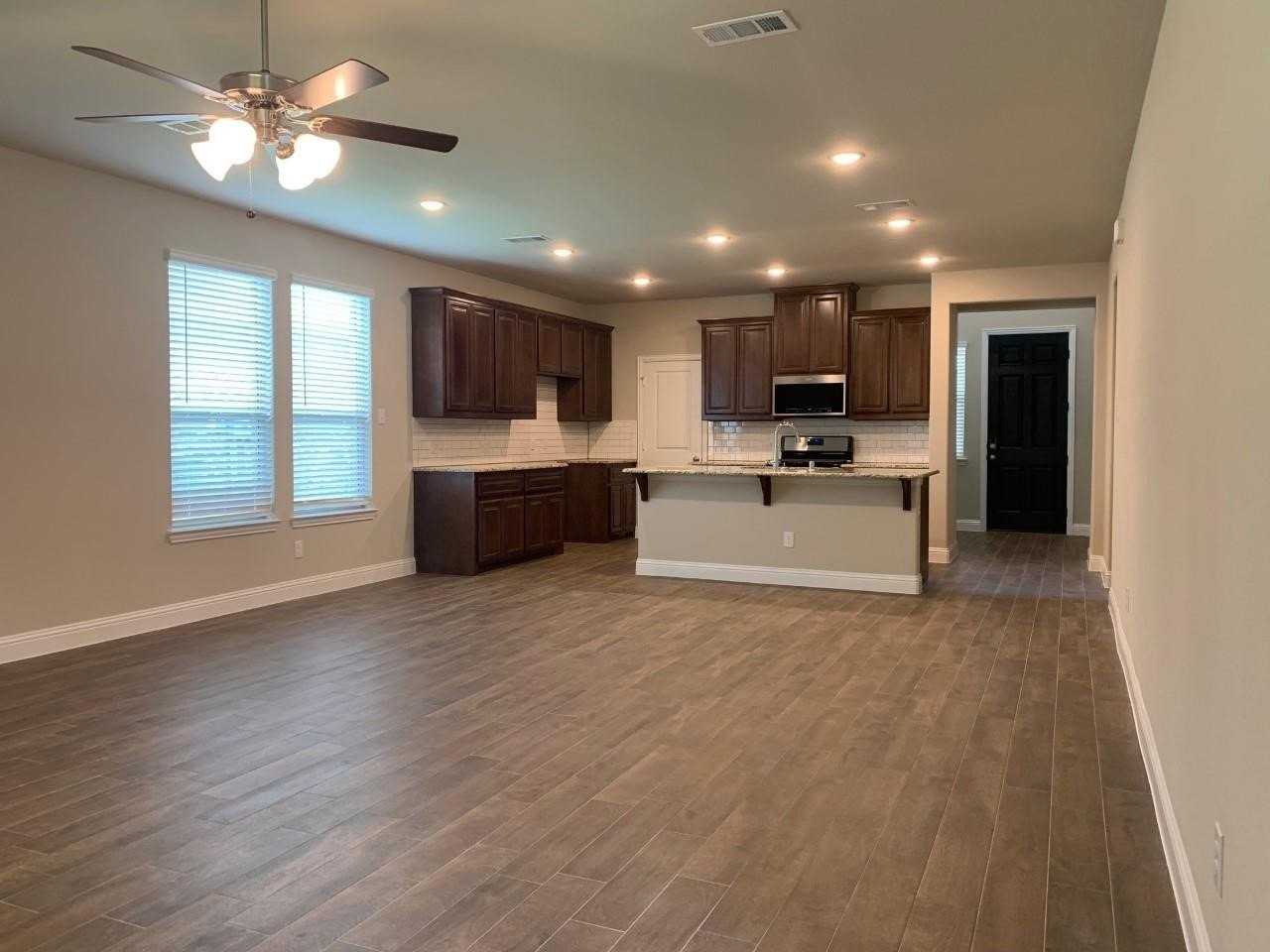 1512 Elizabeth St - Photo 4 of 35
