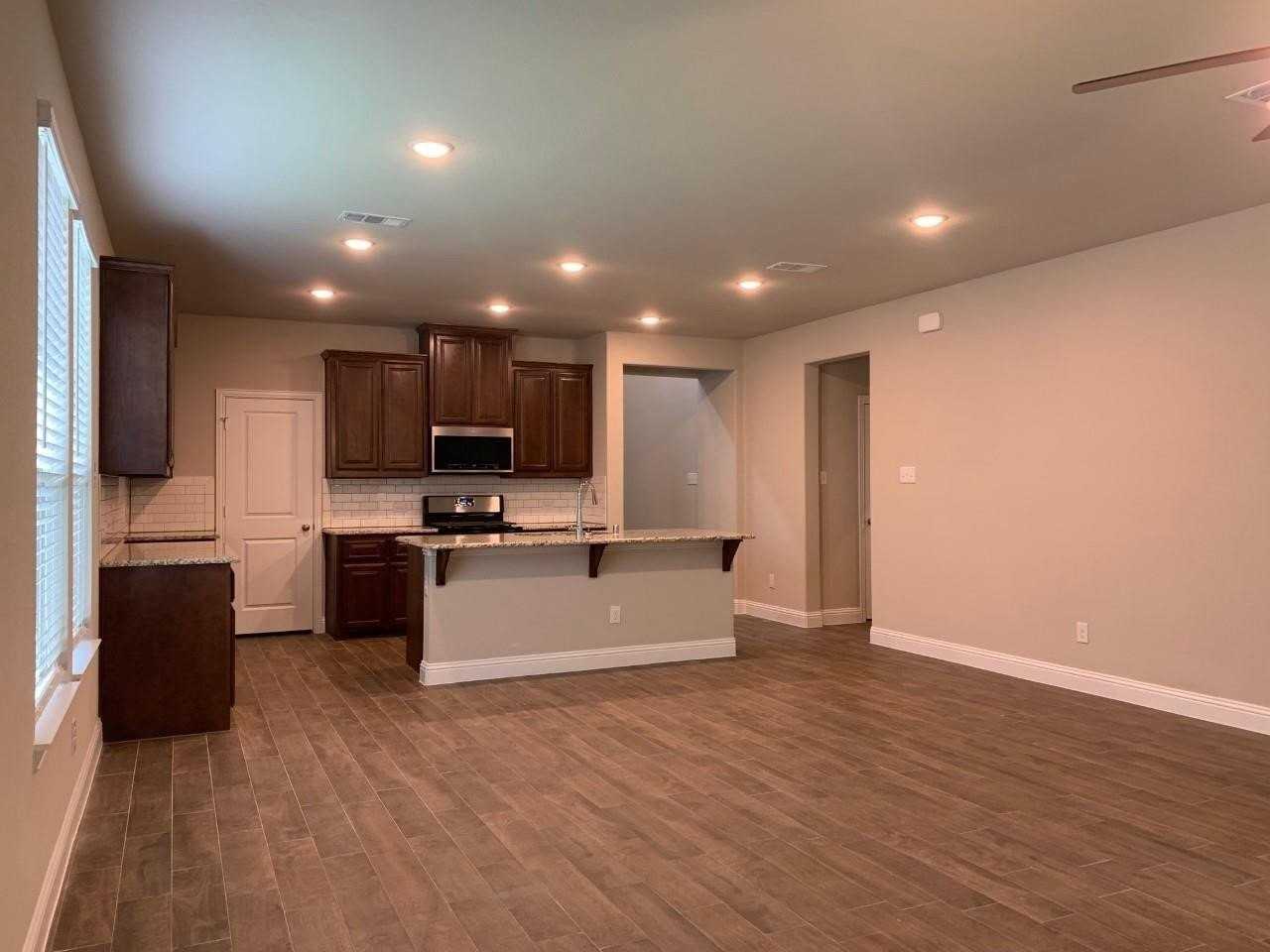 1512 Elizabeth St - Photo 5 of 35