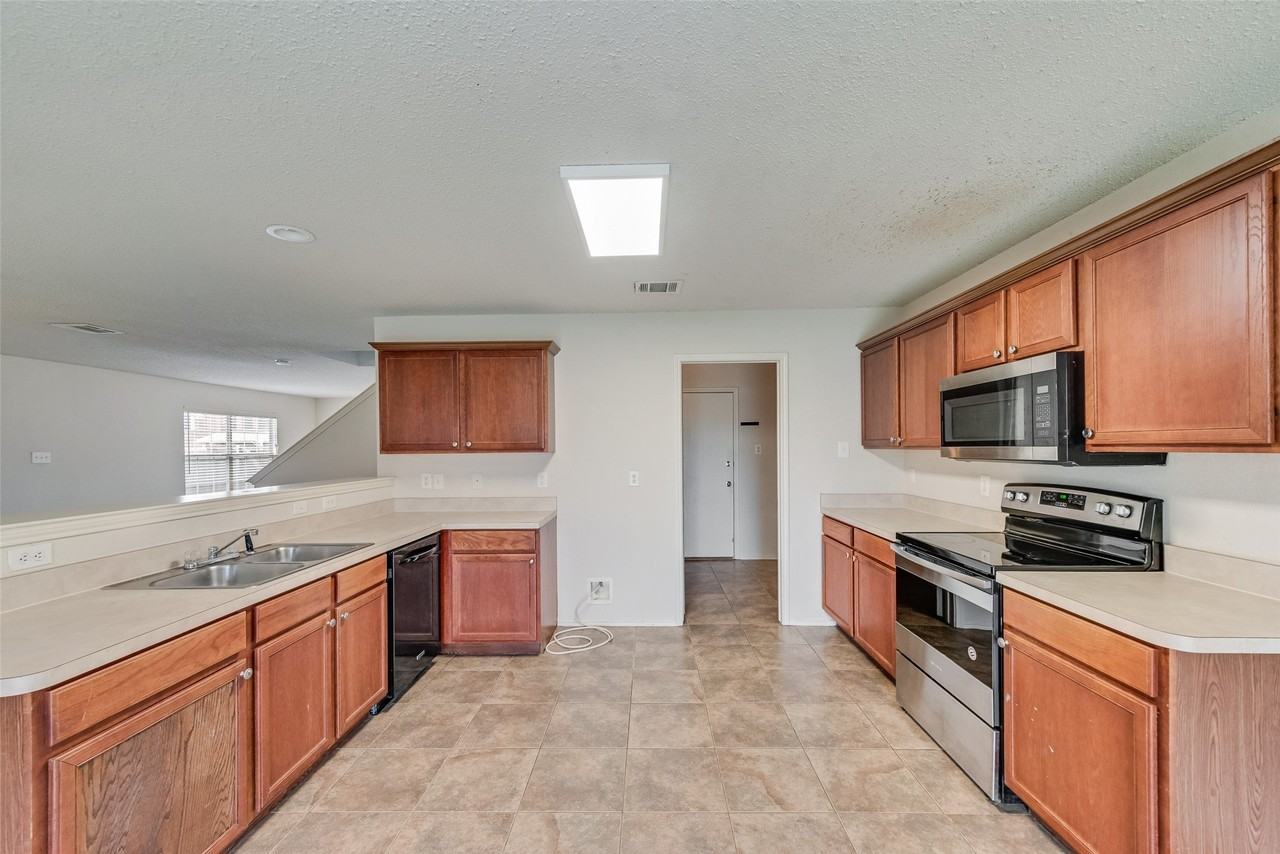 124 Independence Ave - Photo 2 of 11