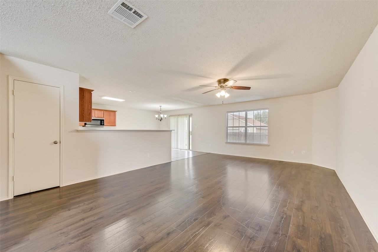 124 Independence Ave - Photo 5 of 11