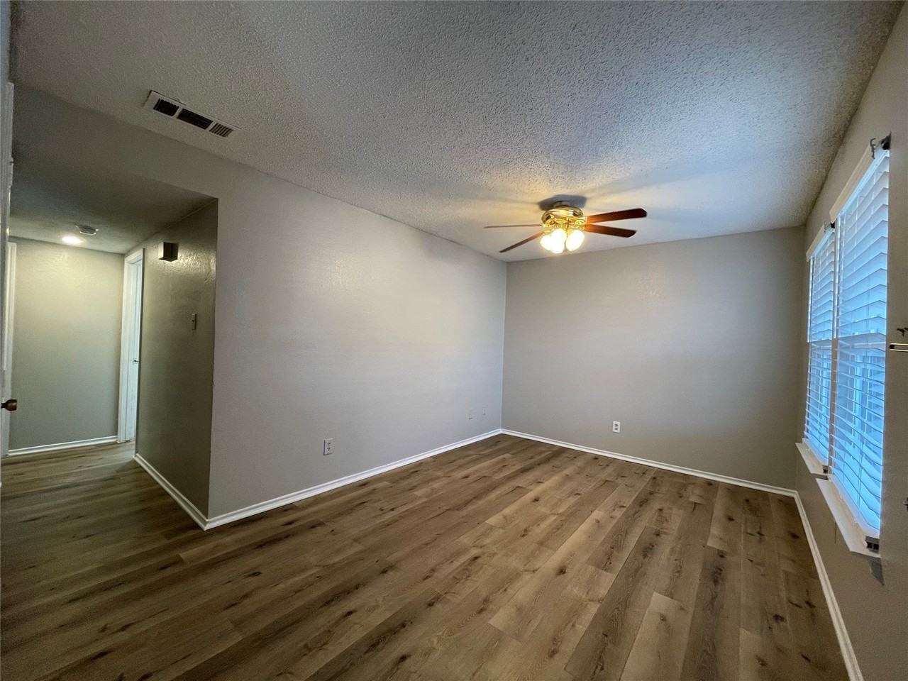 327 Se 3rd St #202 - Photo 4 of 11