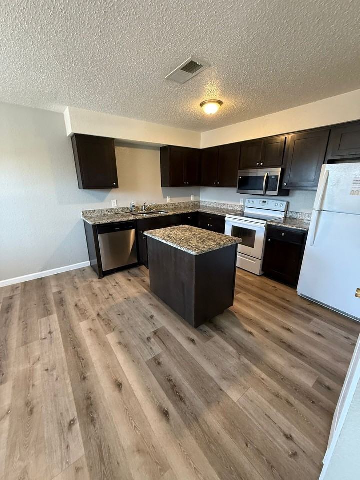 327 Se 3rd St #202 - Photo 5 of 11