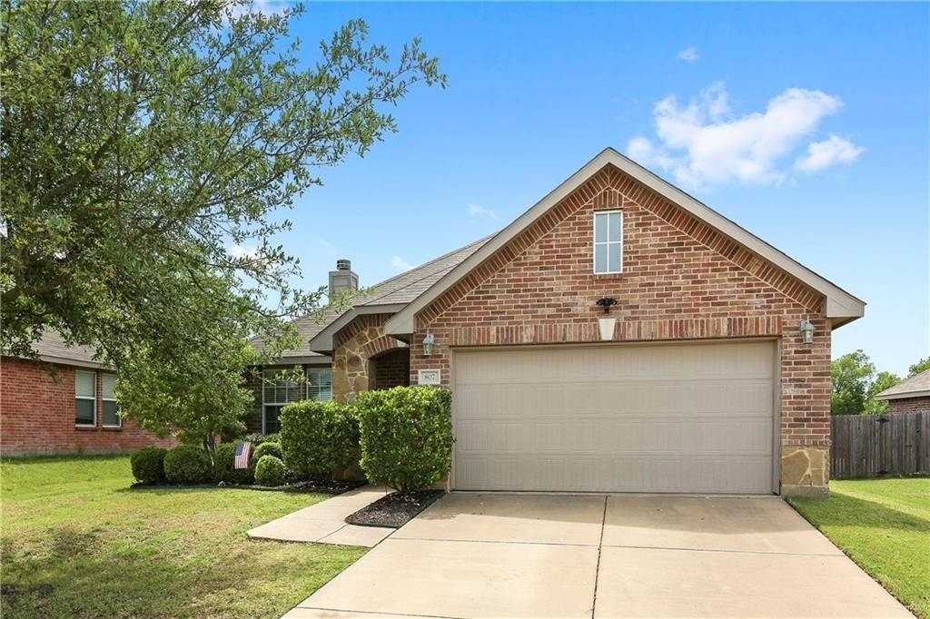 807 Windflower Dr - Photo 2 of 32