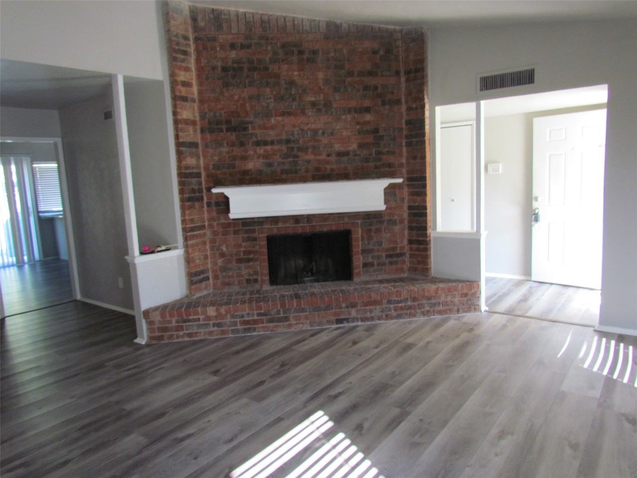 9214 Millwood Dr - Photo 2 of 10