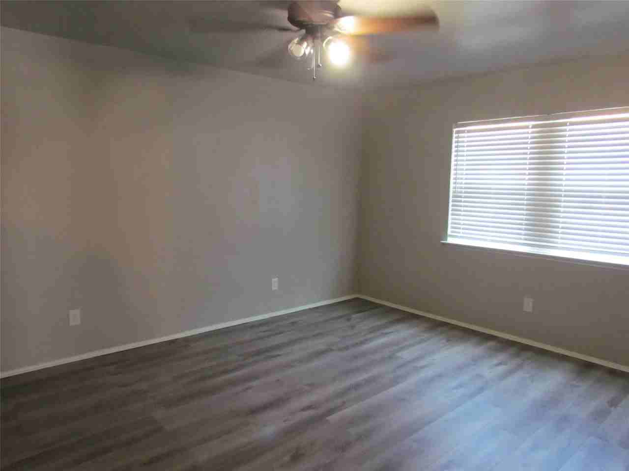 9214 Millwood Dr - Photo 7 of 10