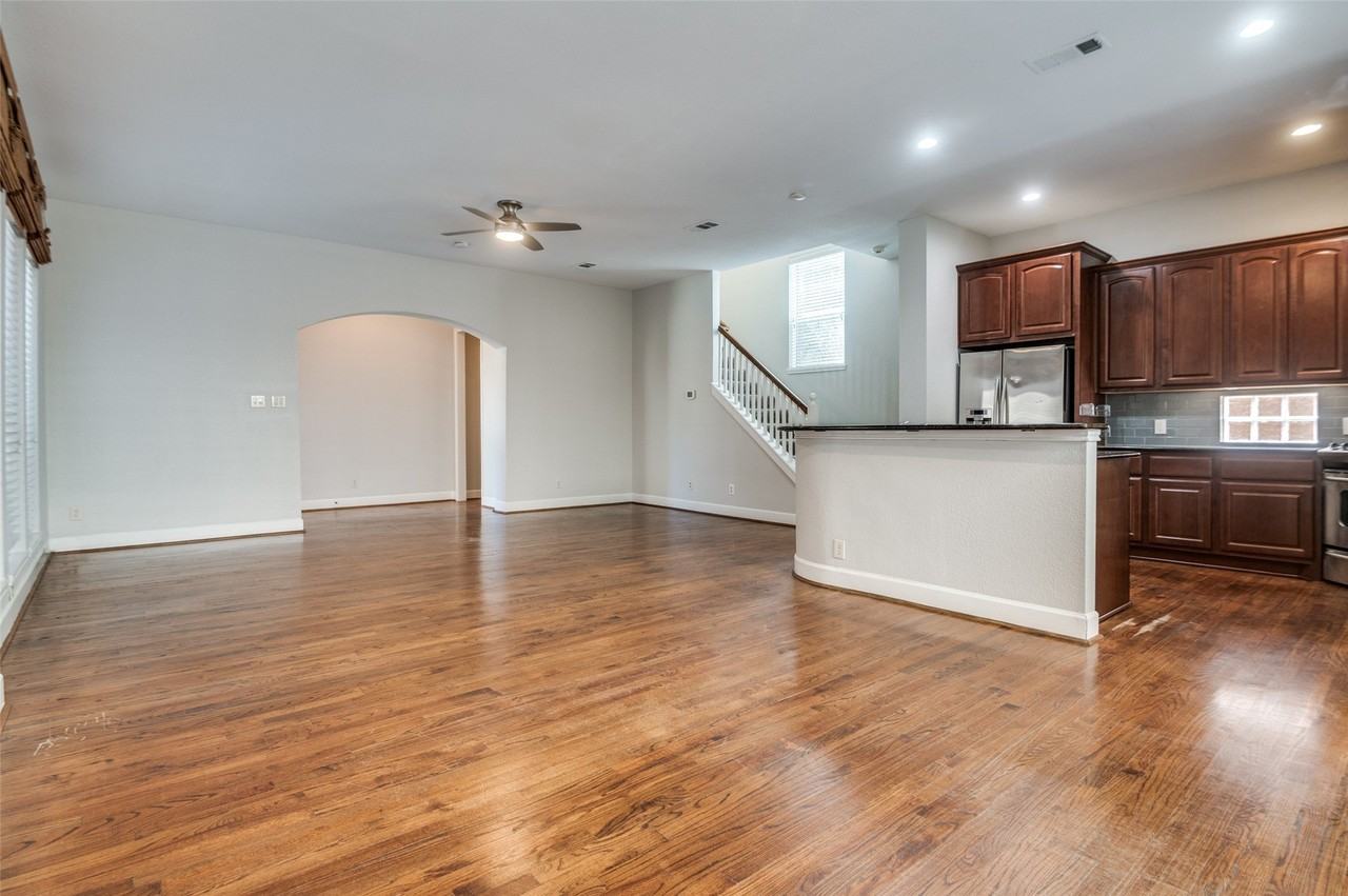 909 City Side Ln - Photo 3 of 26