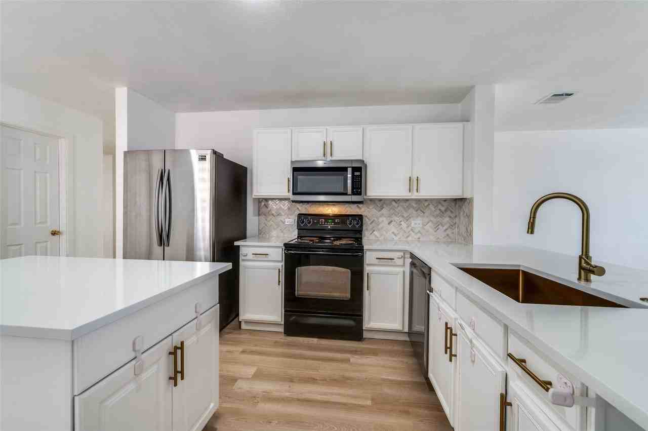 4912 Pacific Way Dr - Photo 3 of 12
