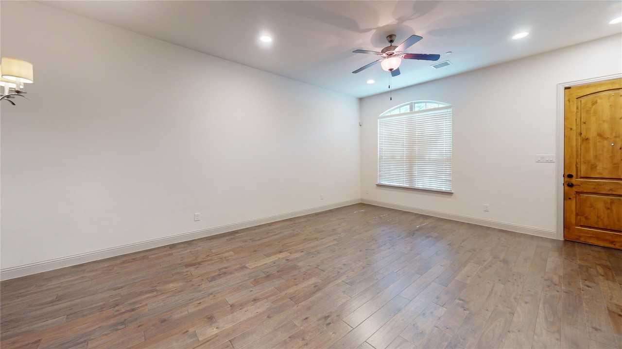 2401B Cort Dr - Photo 2 of 23