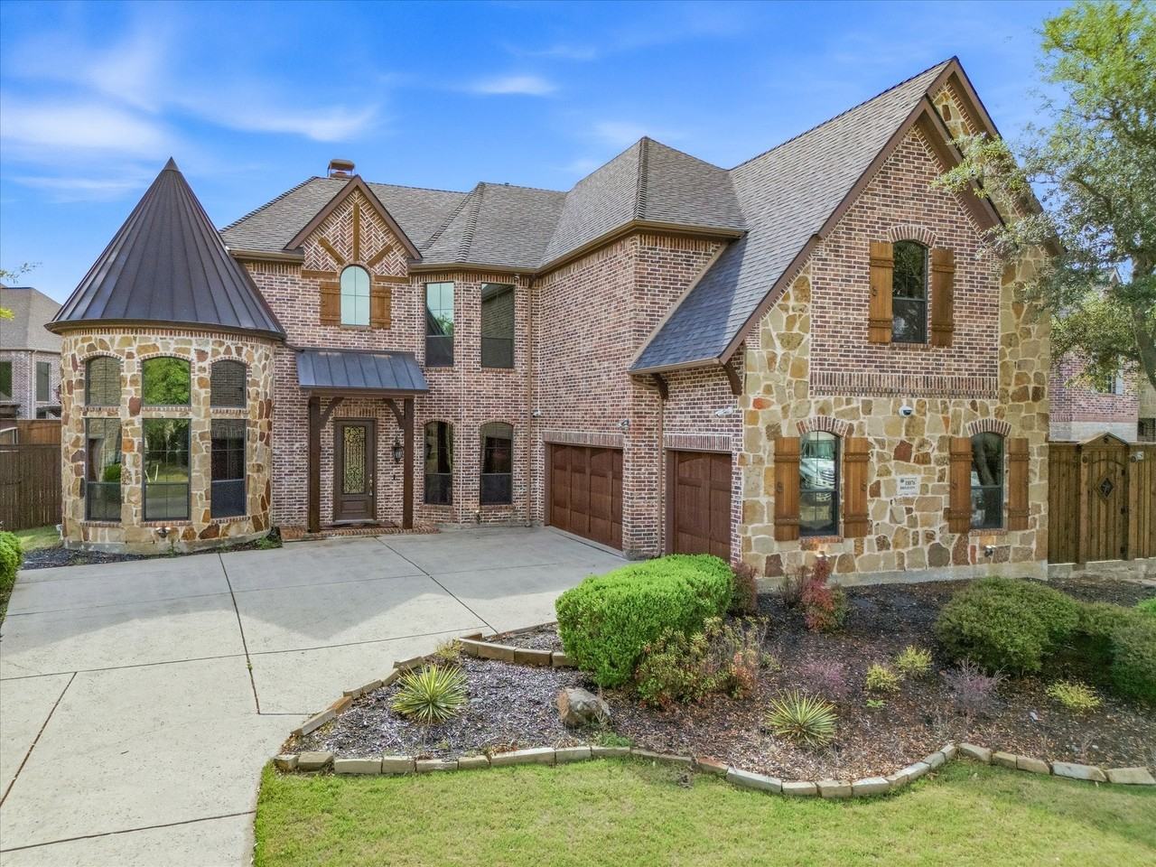 11076 Brighton Ln - Photo 2 of 40