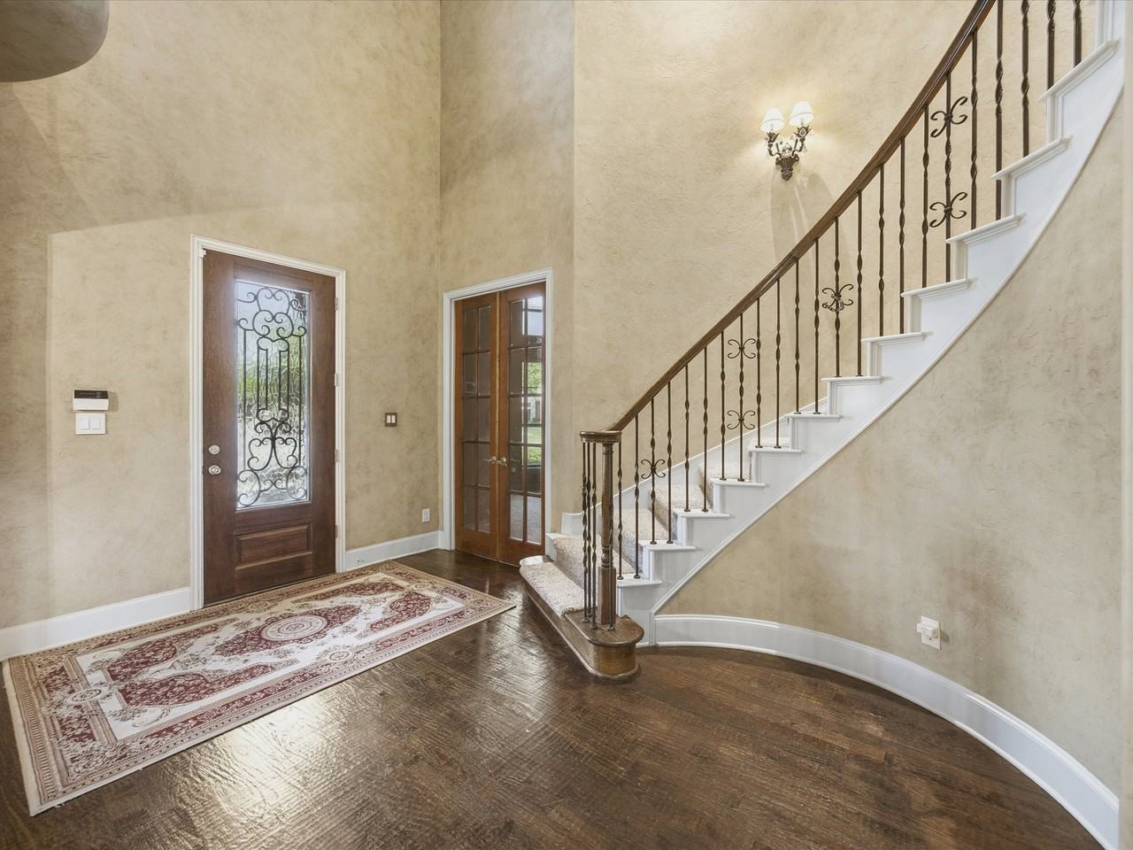 11076 Brighton Ln - Photo 4 of 40