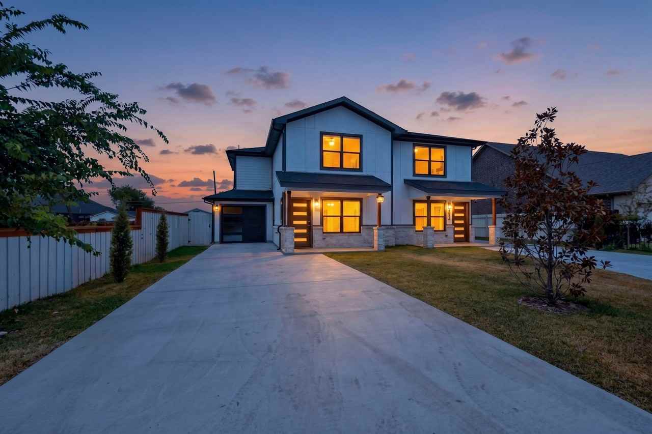4933 Mobile Dr - Photo 4 of 39