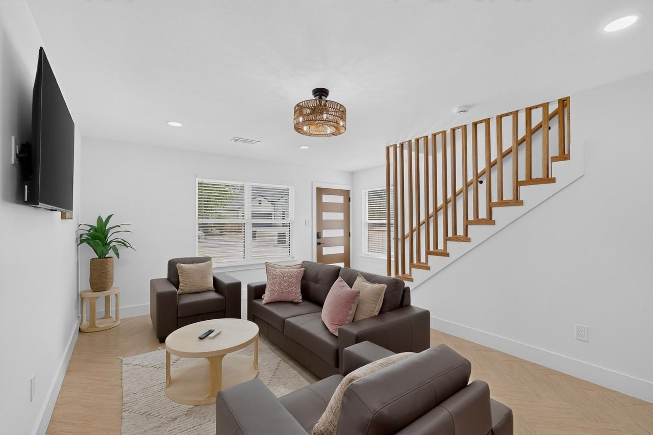 4933 Mobile Dr - Photo 6 of 39