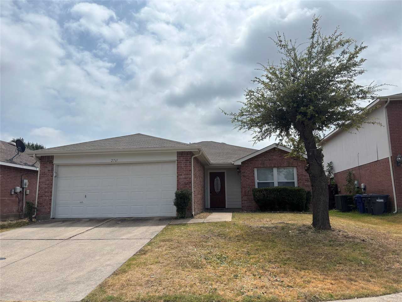 2711 Prairie Creek Dr - Photo 2 of 19