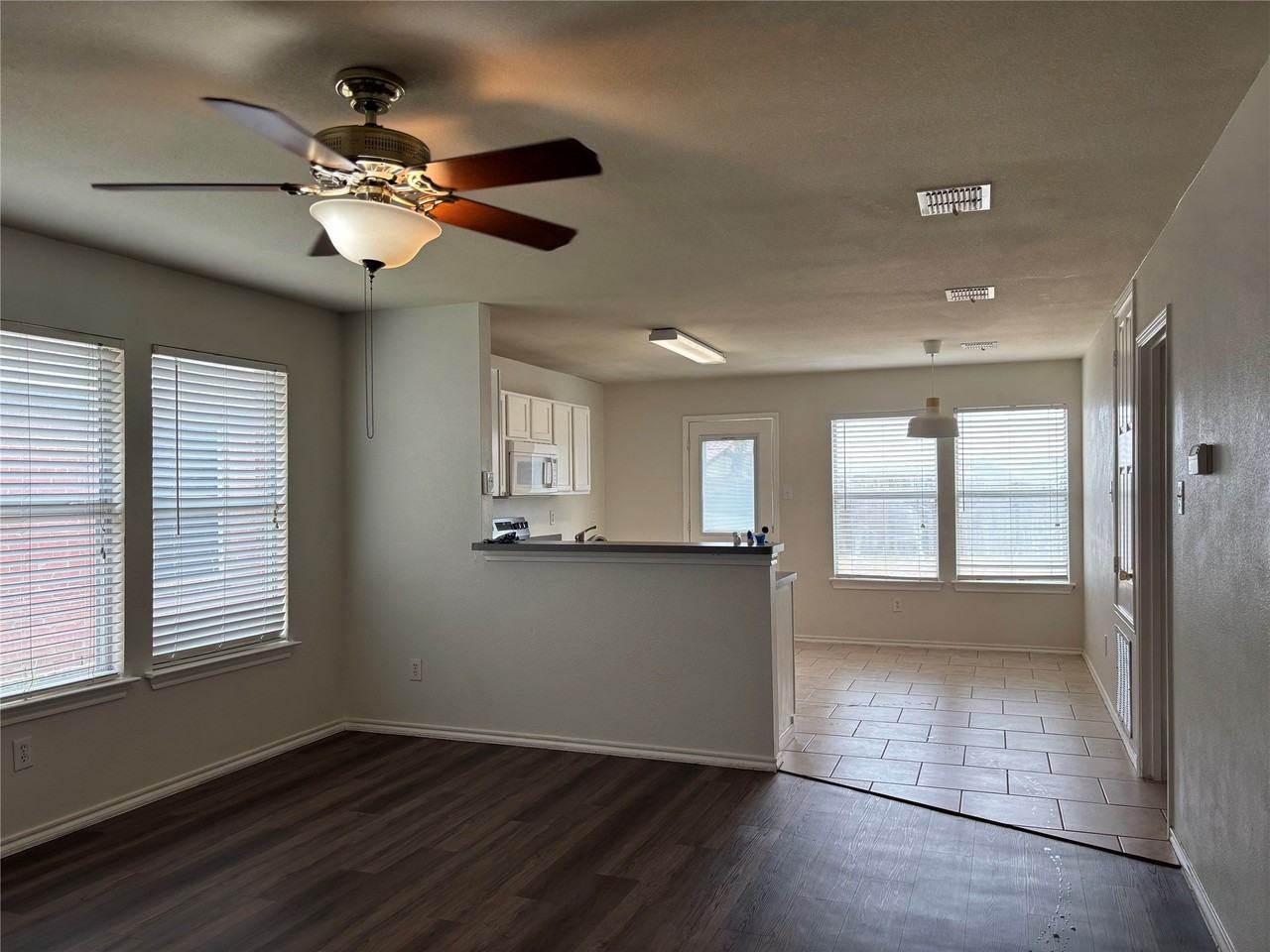 2711 Prairie Creek Dr - Photo 4 of 19