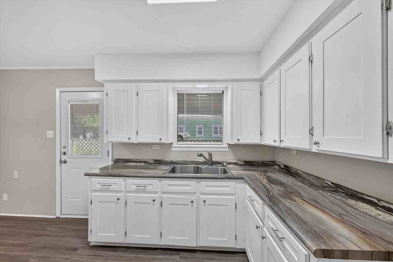 208 D St - Photo 5 of 24