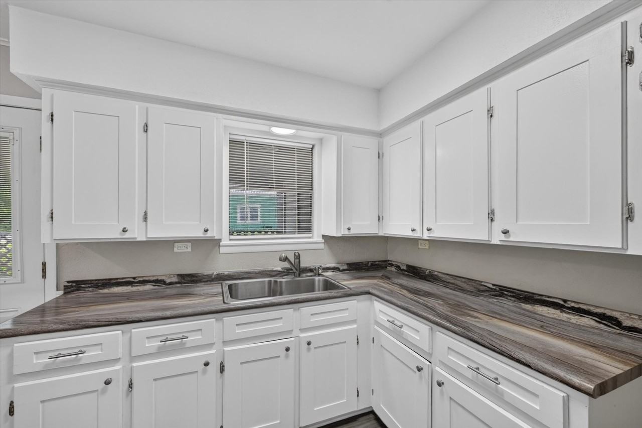 208 D St - Photo 6 of 24