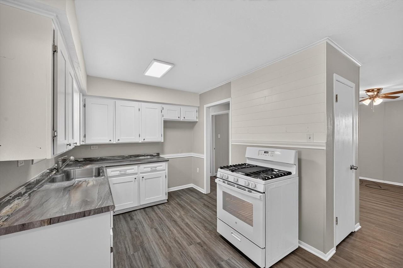 208 D St - Photo 7 of 24