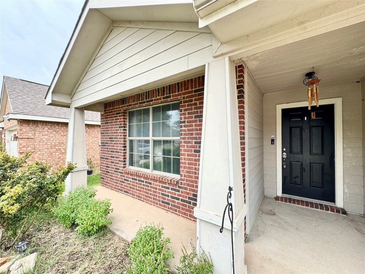 2812 Park Place Dr - Photo 3 of 40