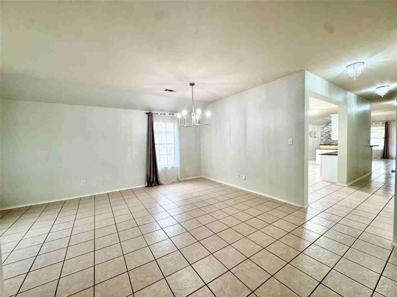 2812 Park Place Dr - Photo 6 of 40